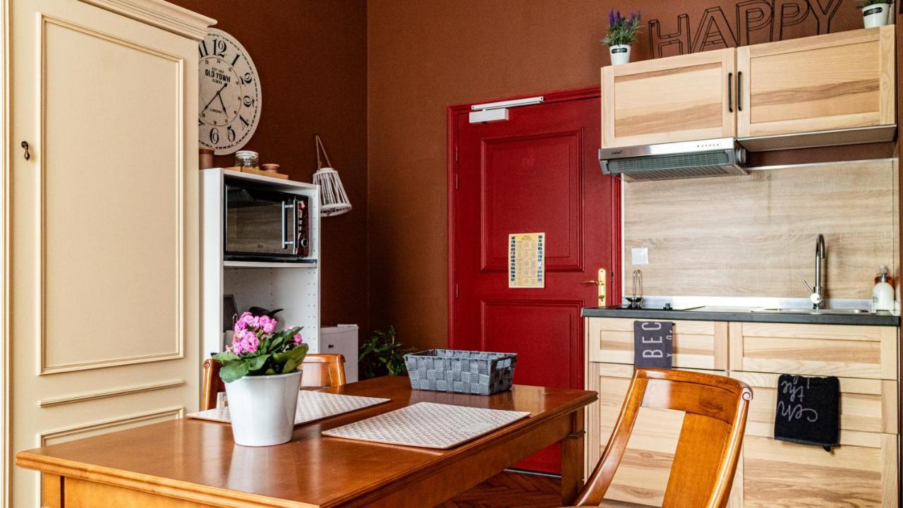 Apartment La *